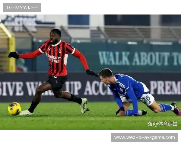 AC米兰前锋训练：制造一对一机会的跑位被重复演练