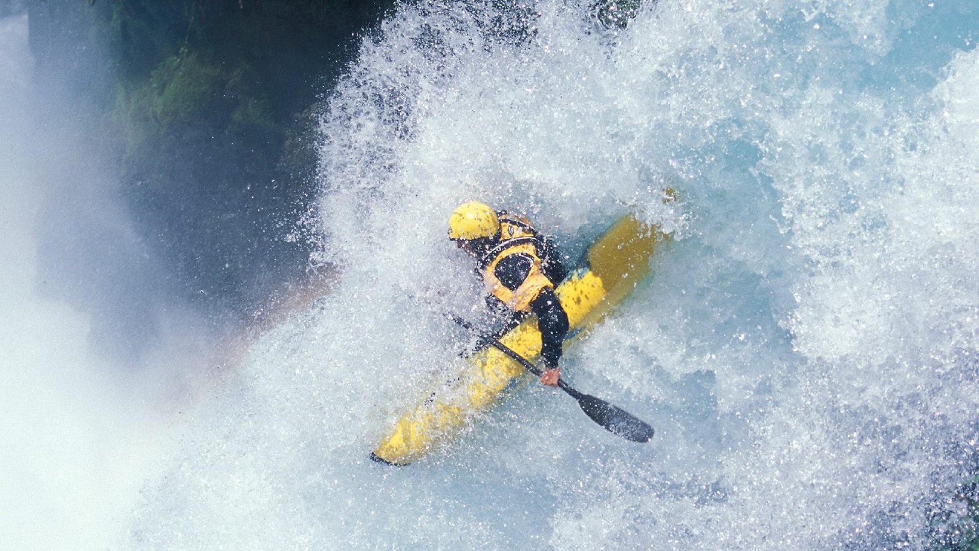 球迷文化盛行,创意横幅点亮赛场,球队宣传文案